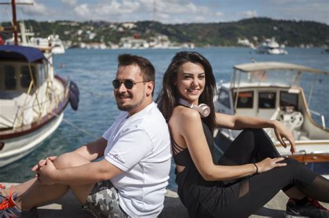 Ekranlarda tanınmaya başlanmasıyla birlikte güzelliği ve başarısı fark edilen oyuncunun görüntüsü de gittikçe değişmeye başladı. Tuvana Türkay'dan 'estetik' açıklaması - FotoHaber - Magazin