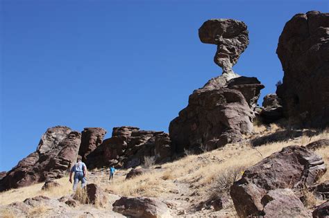 Balanced Rock In Castleford Idaho Lugares Del Mundo Mundo Lugares
