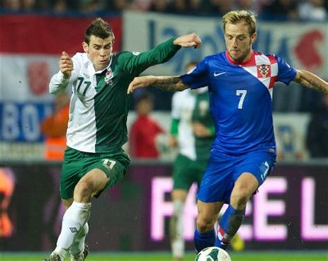 After some requests from welsh fans, here is gareth bale wearing wales colours: New Wales Away Kit 2012/13- Umbro Green White Welsh Away ...