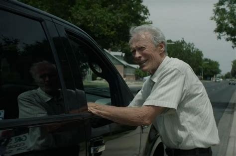 Clint eastwood as earl stone, a drug mule (based on leo sharp) bradley cooper as colin bates, a dea agent (based on jeff moore) laurence fishburne as warren lewis, bates' supervisor. Review: The Mule shows Clint Eastwood exploiting that ...