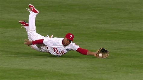 Revere Makes An Unreal Diving Catch Youtube