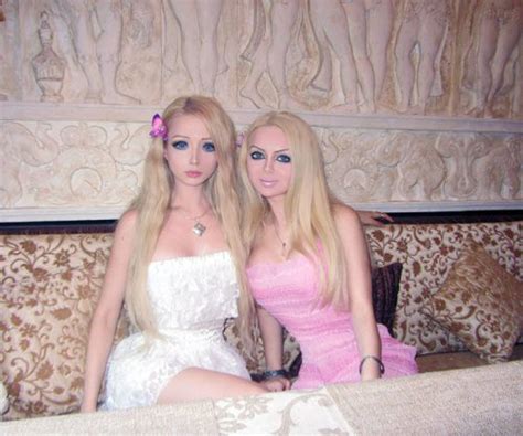 La Barbie Humana Posa Con Su Familia Fotogaler A Tendencias Los