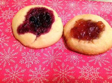 They're the ones you might remember from the platters of your childhood, like snickerdoodles, molasses cookies, macaroons, sugar cookies and more. A Lot of Goodness: Cookies for Christmas: Thumbprint Cookies