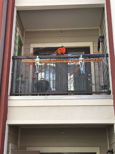 20 Balcony Decorating Ideas For Halloween