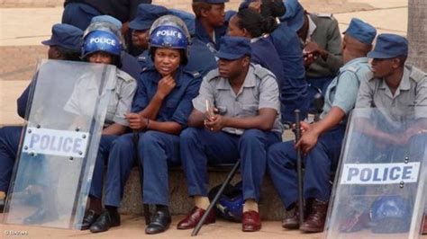Zimbabwe Police Deploy Hundreds In Gweru Mdc Challenges Another Protest Ban