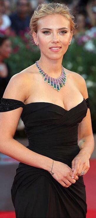Scarlett johansson, the marvel cinematic universe's black widow, and a primary member of the avengers were renowned for her exemplary performances, even prior to coming into the mcu and. Scarlett Johansson | Scarlett johansson, Johansson, Scarlett