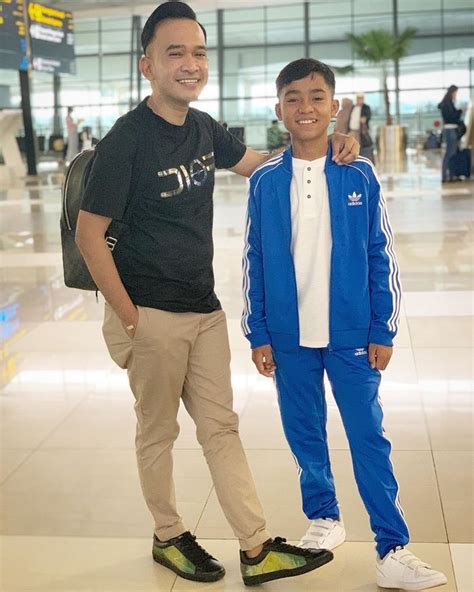 (alm) johannes abraham onsu dan (almh) helmiah. Kerap Dianggap Dimanjakan dalam Keluarga Baru yang Kaya ...