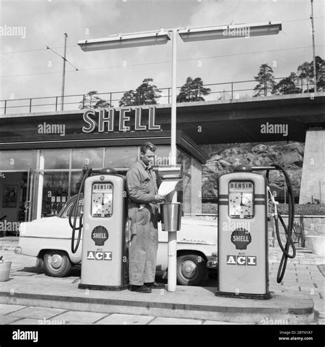 S Shell Gas Station Hi Res Stock Photography And Images Alamy