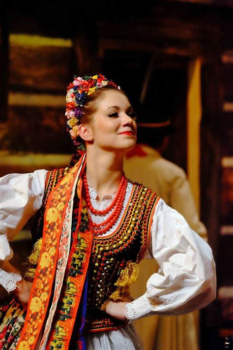 bridesmaid in folk clothing from kraków southern polish folk costumes polskie stroje