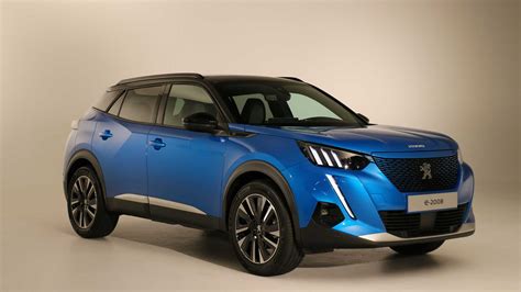 Peugeot Presents e-2008 With 50 kWh Battery And 100 kW Motor
