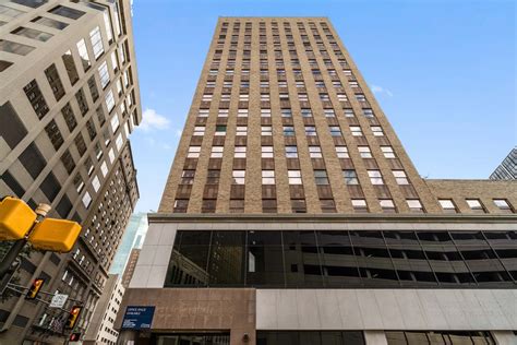 Fort Worth landmark goes to Missouri lender