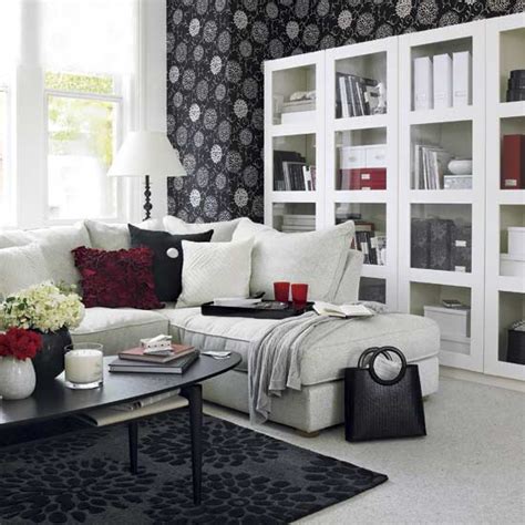This combination can be dramatic, dynamic, modern, formal and is also the ideal background for adding other colors. 21 Black And White Traditional Living Rooms - DigsDigs