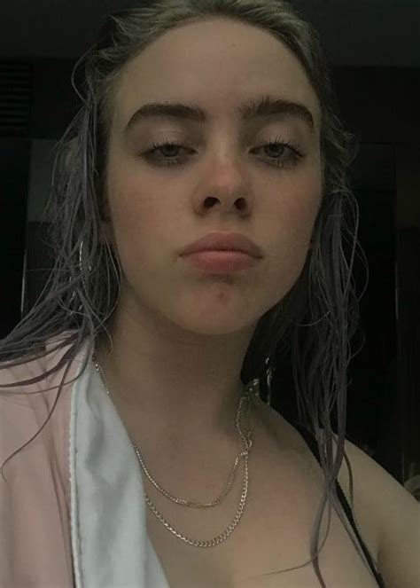 19 , born 18 december 2001. Billie Eilish Height, Weight, Age, Body Statistics ...