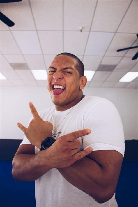 Check out our latest episode of know your meme 101 on ironic dababy memes! De la quarantaine, Diego Almeida pratique Ginástica Natural pour rester en forme - MMA center
