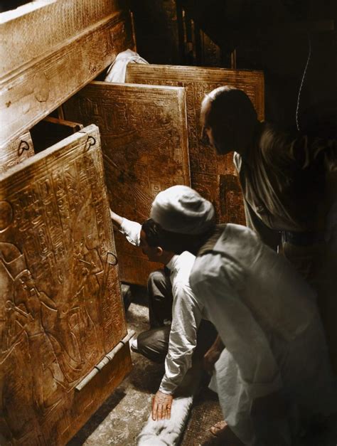These 18 Colorized Photos Reveal The Historic Moment King Tuts Tomb