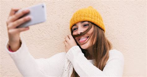Study Proves People Dont Like Seeing Your Selfies
