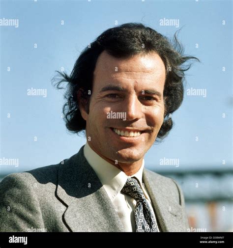 Julio Iglesias Real Madrid Hi Res Stock Photography And Images Alamy