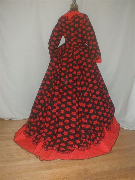 It's made from interfacing strips with wire sewn into the edges. All The Pretty Dresses: Mid 1860's Red and Black Wrapper Gown