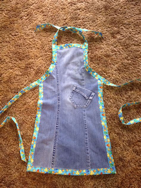 Apron Made Out Of Old Jeans Old Sweater Jeans Diy Old Jeans