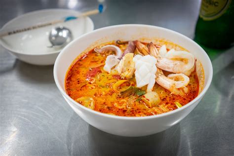 Perhaps visit jeh o chula once to see what the fuss is about. Jeh O Chula Bangkok. Tom Yum mit Bib Gourmand bei Jay Oh