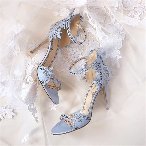 Scarpe da sposa blu con perle e design di strass. Light Blue Bridal Shoes | Home Inspiration