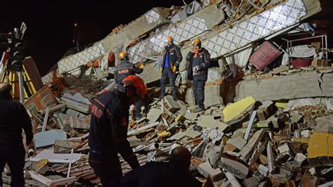 Turcja Trzęsienie Ziemi O Magnitudzie 69 21 Osób Nie żyje Ponad