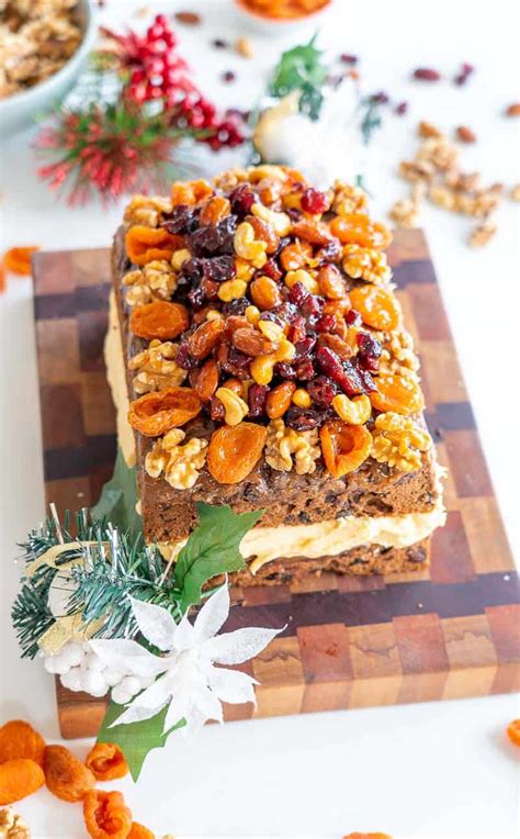 As you'll see from the ideas here, you don't have to be a pro with a piping bag to make stunning cakes. Christmas Cake Decorating Ideas - No Traditional Icing - Buttercream and Glazed Fruit & Nuts
