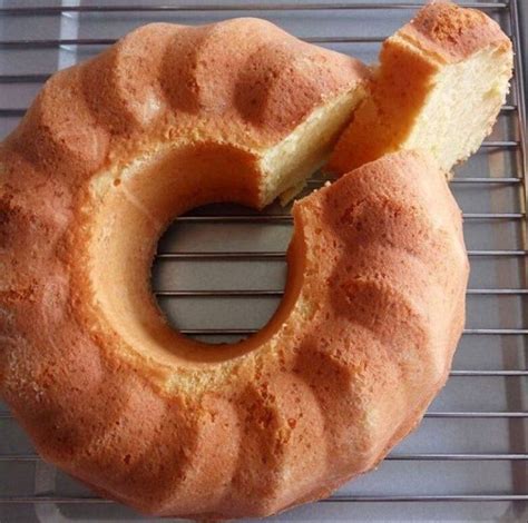 Resep membuat kue bolu berbahan tepung terigu dan telur selengkapnya adalah Resep Cara Membuat Kue Bolu Panggang Sederhana Enak dan ...