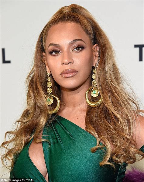 How To Copy Beyonces Half Up Half Down Hairstyle Daily Mail Online