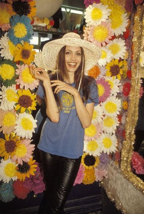 Angelina Jolie When She Was Only 19 Years Old 17 Pics