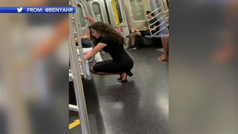 Woman Goes Viral For Selfie Session On New York Subway 6abc Philadelphia