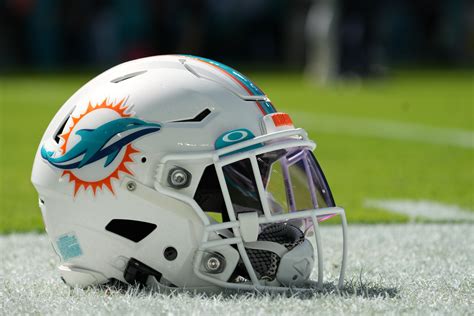 Nfl Insider Believes Miami Dolphins Could Make Surprise Decision With