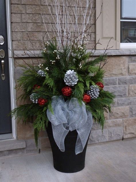 42 Beautiful Christmas Outdoor Pot Decorations Ideas 35 Christmas