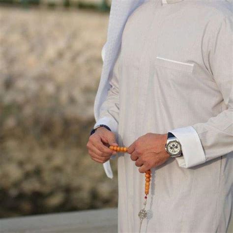 • كلام سخيف ويدل على تربيه ماجد الخليفي. يونيك دشداشة للخياطه