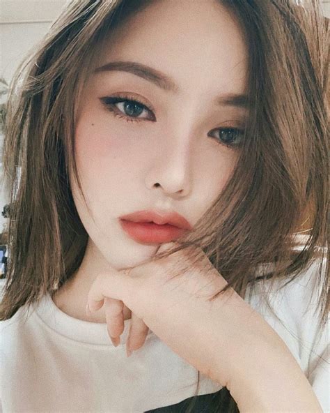 𝐉𝐔𝐒𝐓 𝐎𝐍𝐄 𝐎𝐅 𝐓𝐇𝐄 𝐆𝐔𝐘𝐒 Harper S Profile Korean Makeup Look Asian Makeup Eye Makeup
