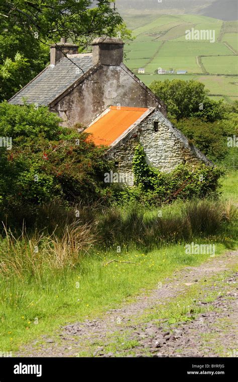 Old Farm Buildings Ireland Hi Res Stock Photography And Images Alamy