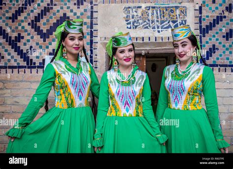 Uzbek Women Beauty Beauties Folk Dancers In Traditional Costume Dress Suit Samarkand