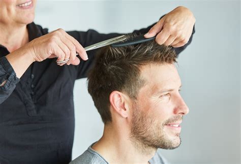 how to cut hair with scissors and comb