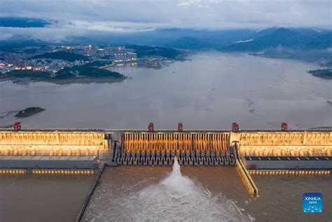 China On Guard Against Flooding As Yangtze River Swells我苏网