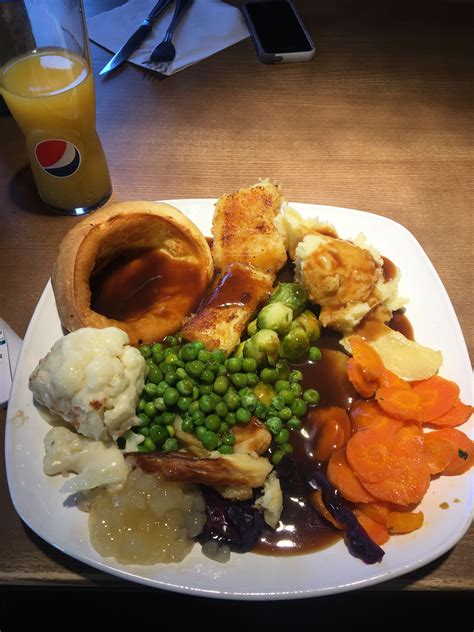 Slow down and enjoy these sunday dinner recipes that will bring everyone to the table. Sunday Dinner Ideas - Commemorate the Sunday dinner ...
