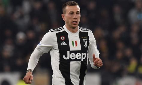 Kariyer sayfasında federico bernardeschi isimli futbolcunun sezon bazında takımının yer almış olduğu turnuvalardaki maç, gol, asist, sarı kart, kırmızı kart, oyuna girme, oyundan alınma, ilk onbirde. Bernardeschi è sicuro: 'Vinceremo la Champions ...
