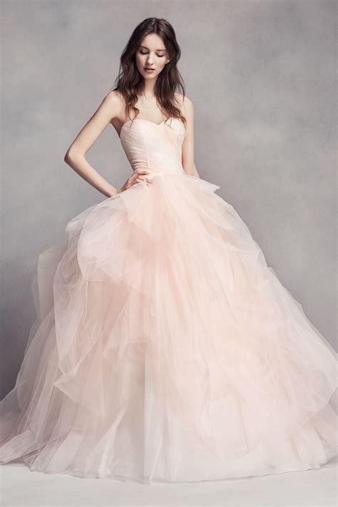 Blush Wedding Dress Vera Wang 31 Unique And Different Wedding Ideas
