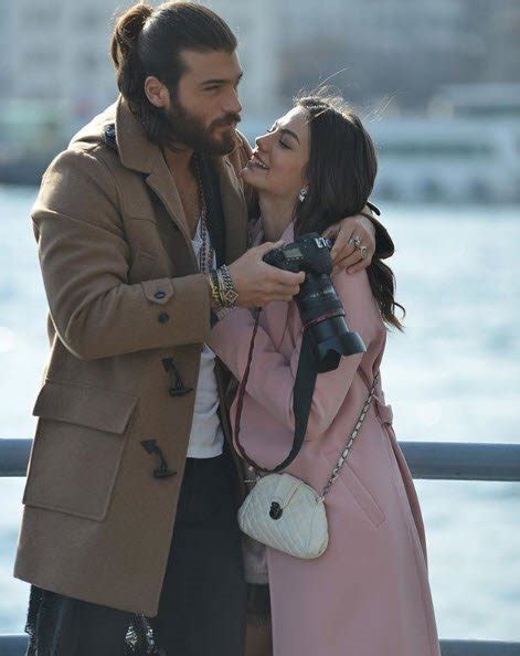Peki gerçekten can yaman demet özdemir aşk mı yaşıyor? Erkenci Kuş dizisinin yıldızları Can Yaman ve Demet ...