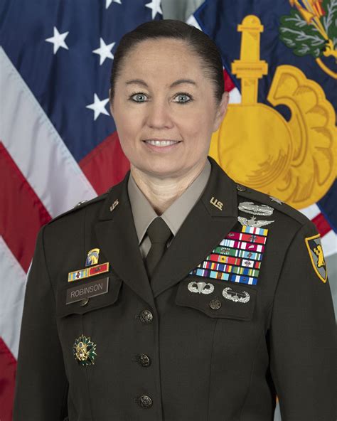 Gen Laura J Richardson And Us Army Ladies