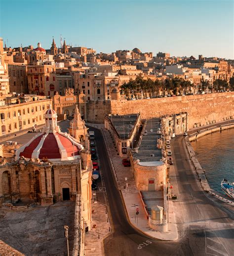 Malte, en forme longue république de malte repubblika ta'malta est un pays insulaire d'europe situé en mer méditerranée et composé d'un archipel de huit îles dont quatre sont habitées. De Malte à Gozo - Galeries Lafayette Voyages
