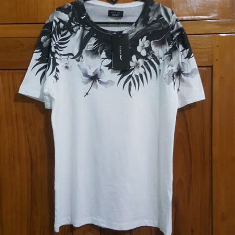 Pilihan pakaian dress wanita berwarna hitam dari zara bisa anda temukan secara online juga di iprice indonesia. Baju Kaos Zara Pria - Desain Kaos Menarik