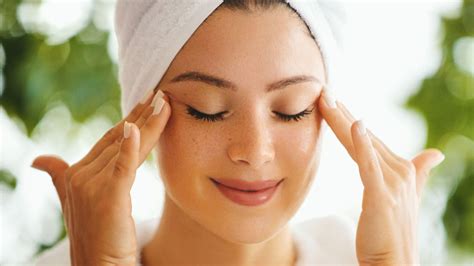 Facial Massage Easy Diy Techniques To Do At Home Hello