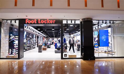 Foot Locker Is Bringing Some Heat Along With Its 5th Store Opening Masses