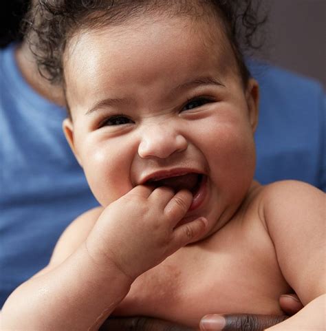 Bebê 2 Anos Mão Na Boca
