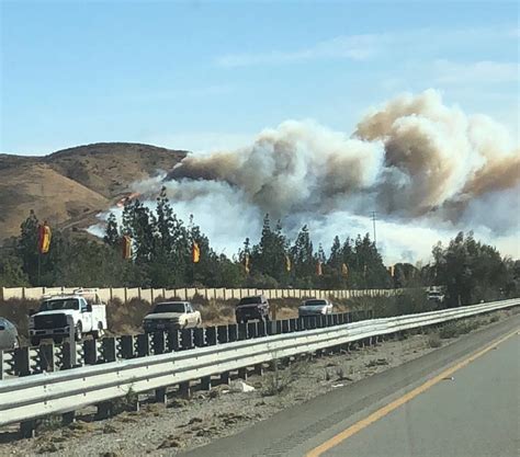 BREAKING: 215 Freeway closed due to fast-moving brush fire - VVNG.com